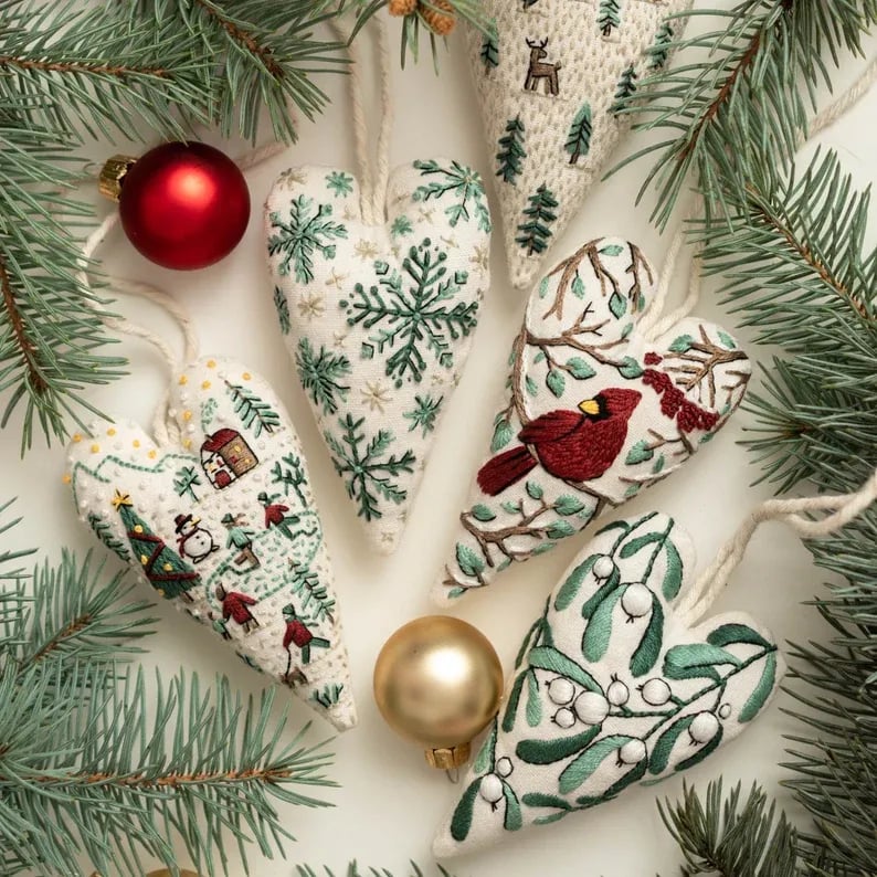 đ
BĂ€sta julklappenđDIY hjĂ€rtformad handbroderad juldekoration/dekorationskit