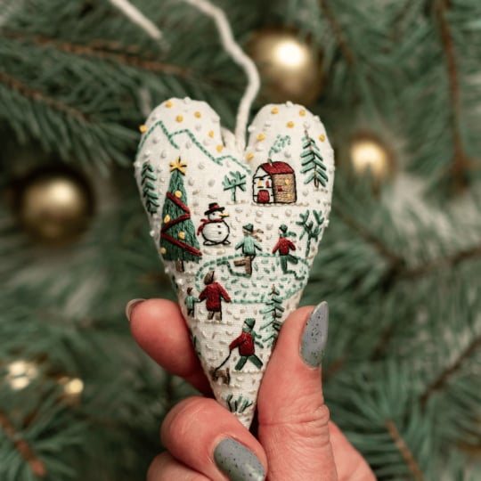 đ
BĂ€sta julklappenđDIY hjĂ€rtformad handbroderad juldekoration/dekorationskit