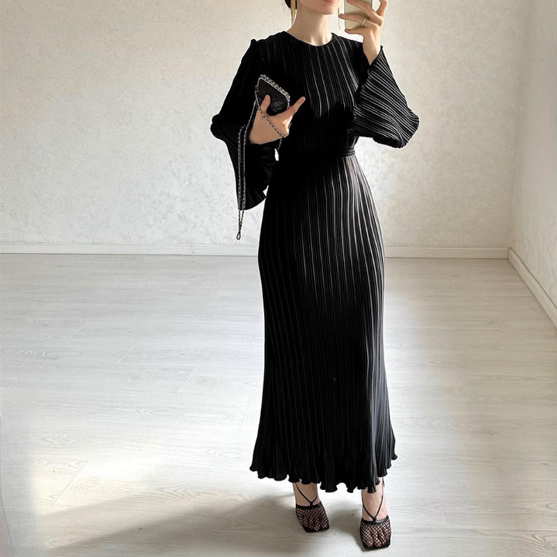 đ Ny elegant klĂ€nning med utsvĂ€ngda Ă€rmar â tidlös & smickrande!