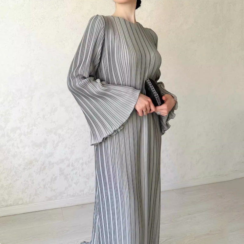 đ Ny elegant klĂ€nning med utsvĂ€ngda Ă€rmar â tidlös & smickrande!