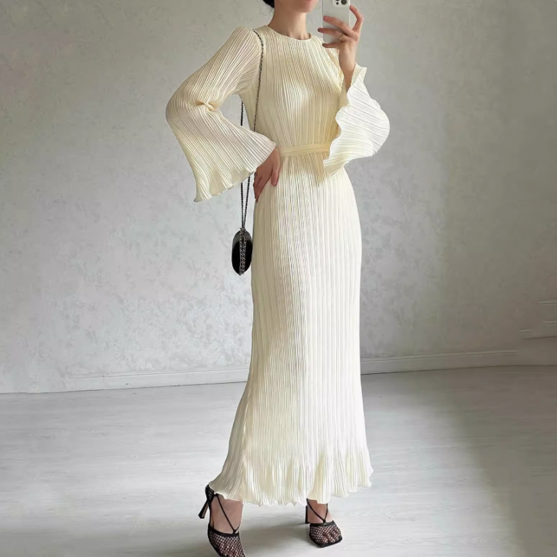 đ Ny elegant klĂ€nning med utsvĂ€ngda Ă€rmar â tidlös & smickrande!
