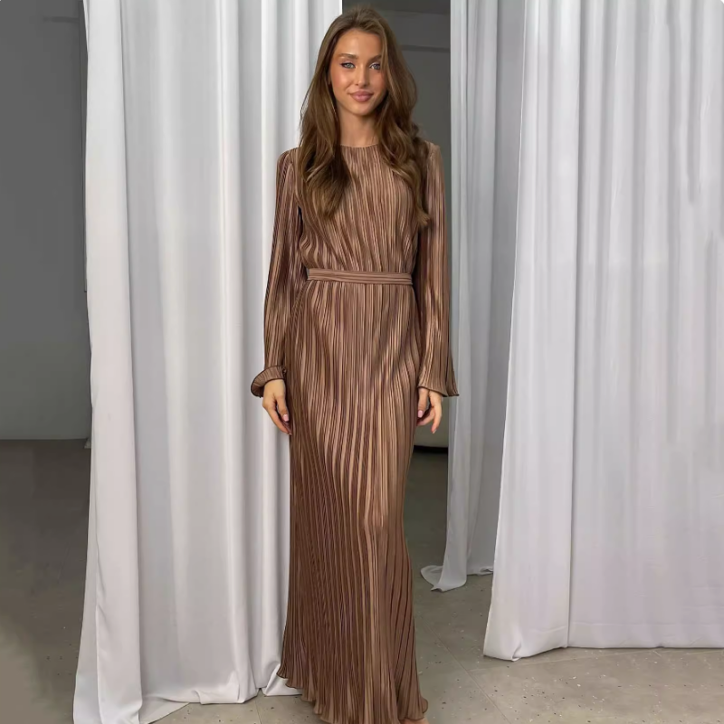 đ Ny elegant klĂ€nning med utsvĂ€ngda Ă€rmar â tidlös & smickrande!