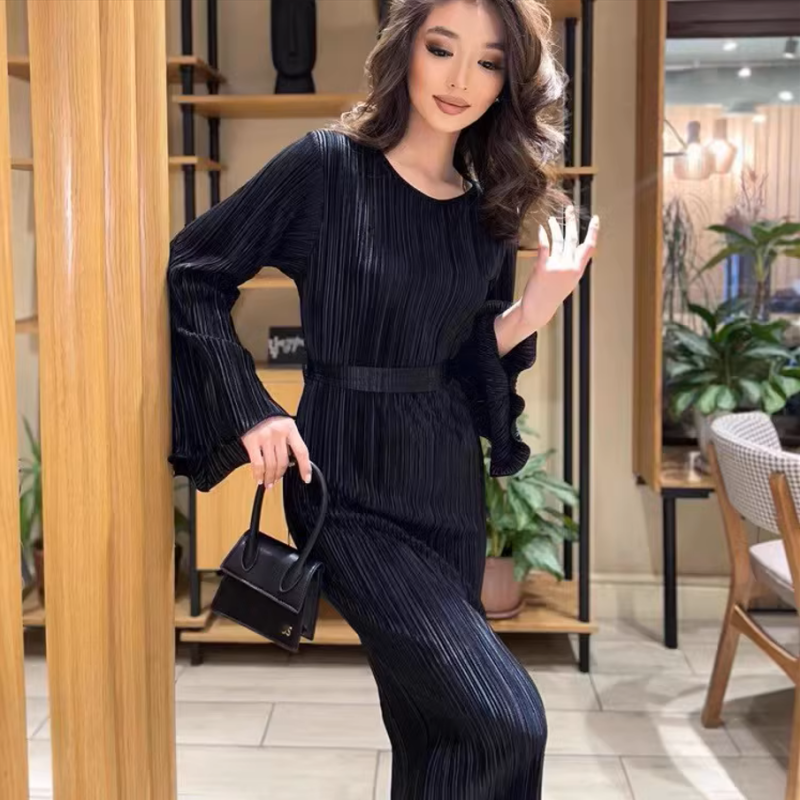 đ Ny elegant klĂ€nning med utsvĂ€ngda Ă€rmar â tidlös & smickrande!