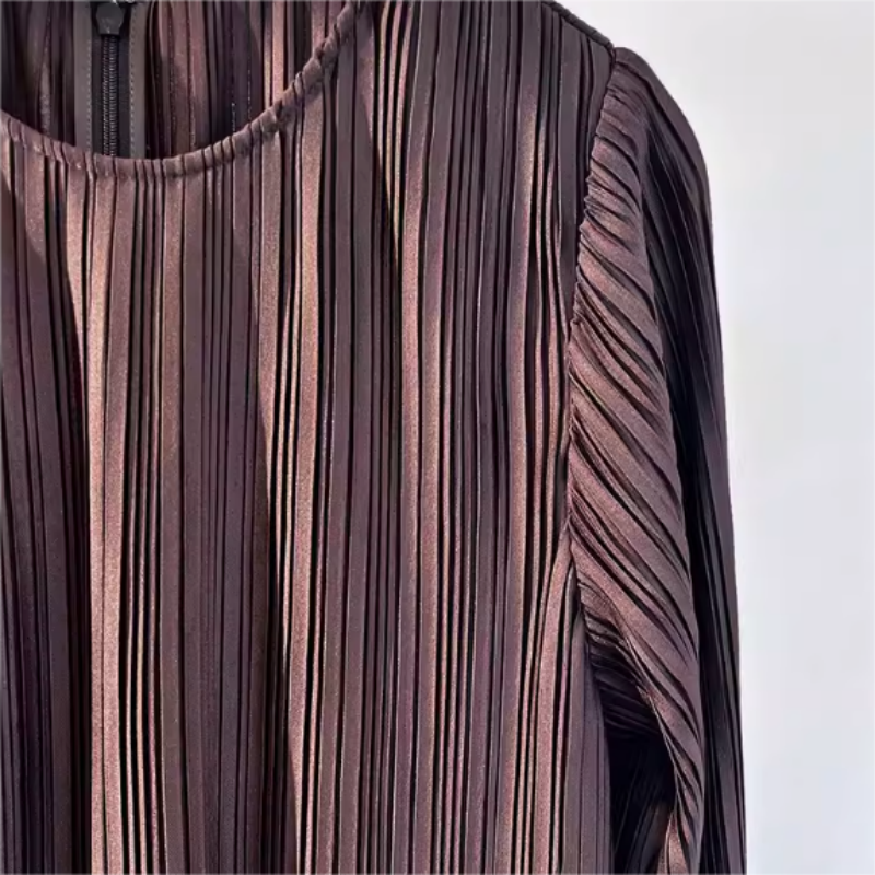 đ Ny elegant klĂ€nning med utsvĂ€ngda Ă€rmar â tidlös & smickrande!