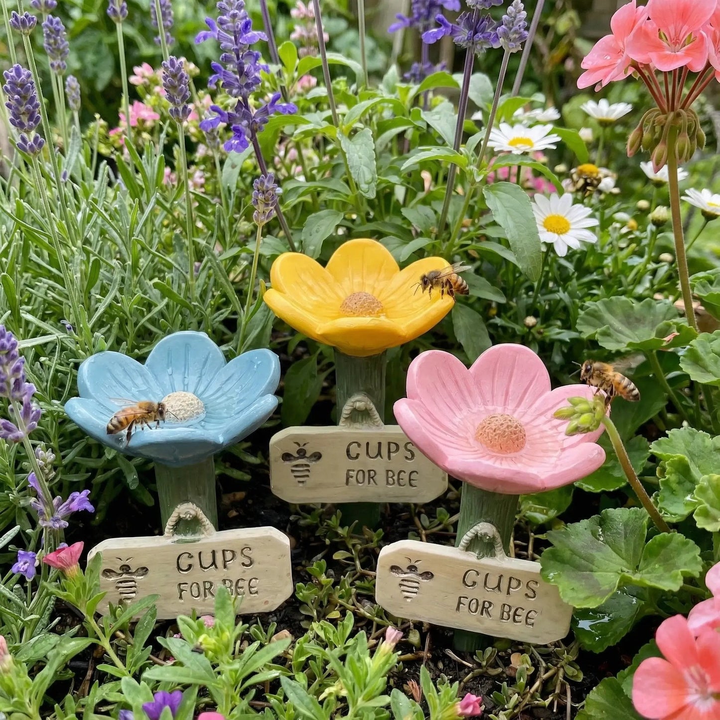 🐝 Blomformad vattenstation för bin 💧