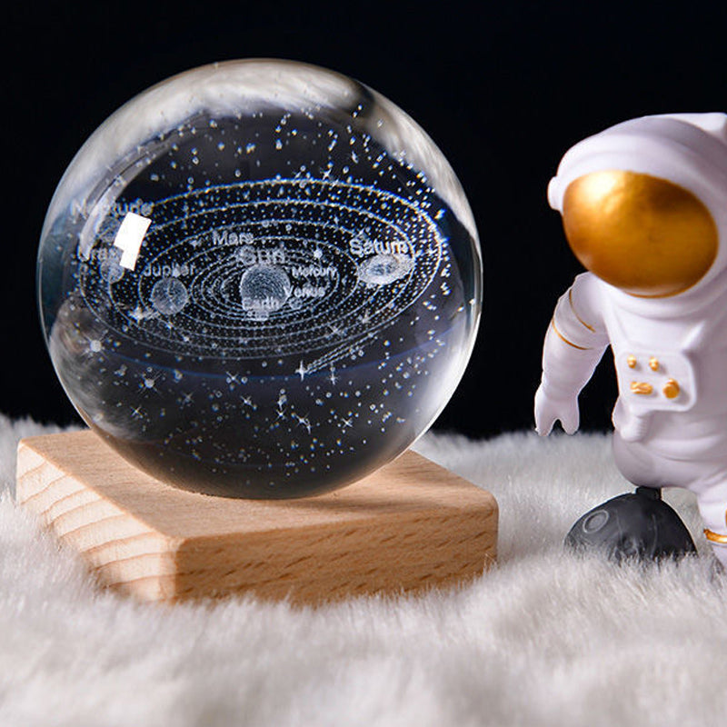 🥳2026 HOT SALE🥳💞50 000+ SÅLDA!💫🌌 Ta med galaxen in i ditt rum. 3D-kristallkula nattlampa – 50 % RABATT! ✨🌙