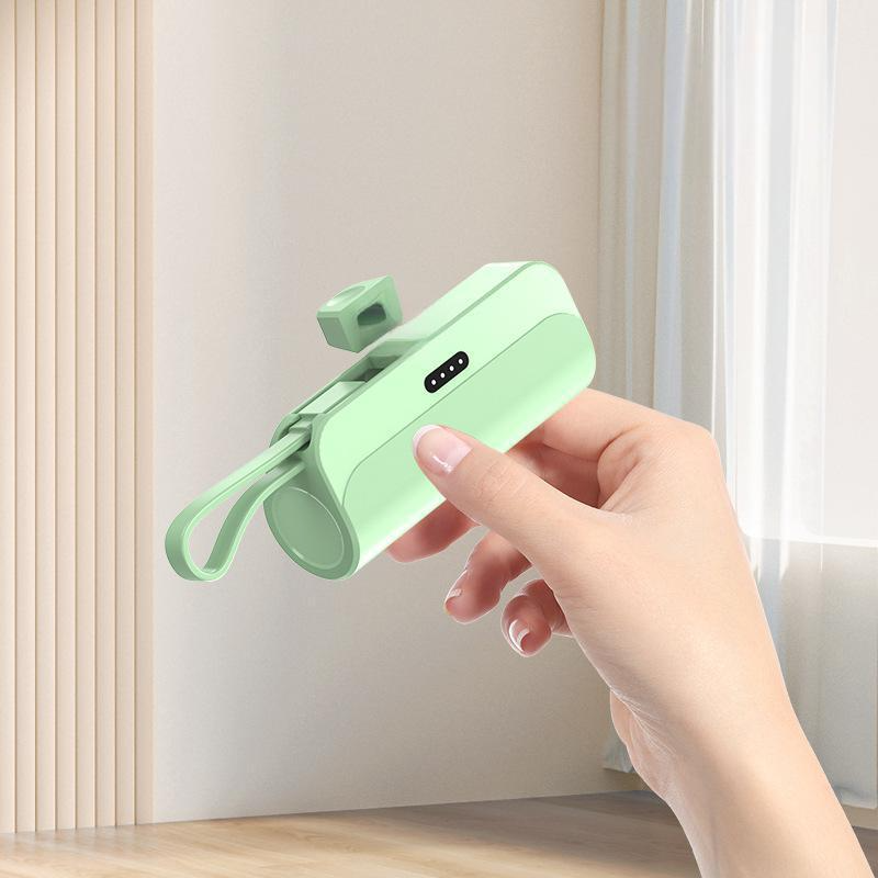 ⌛Reducerad med 67% 🔥Bärbar Powerbank med Hög Kapacitet och Inbyggda Kablar 🔋🔌 - Alltid Beredd för Laddning på Resan! 🚀