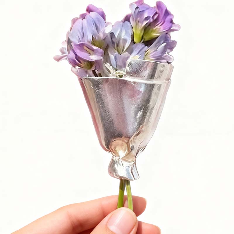 Bärbar blomsterbrosch Nål