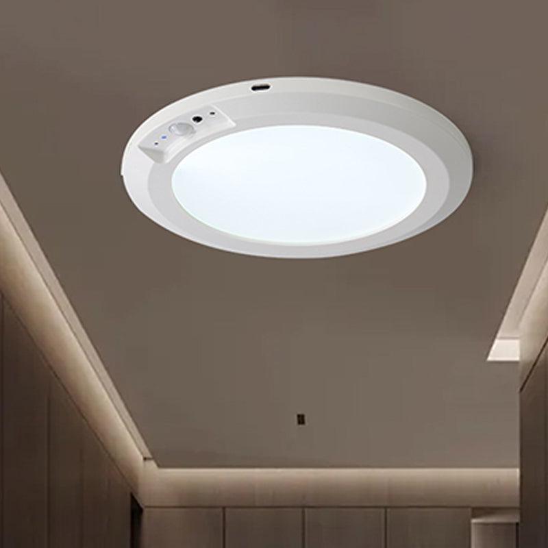 Magnetisk rörelsedetektor taklampa med fjärrkontroll – trådlös, enkel montering och smart belysning!✨💡