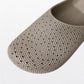 Unisex andningsbara slip-in-tofflor med meshhål
