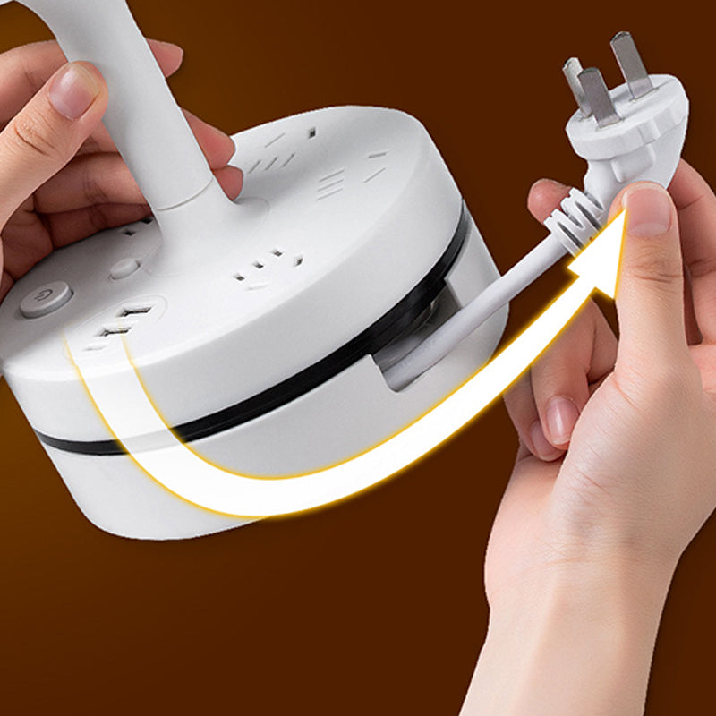 3-uttag grenuttag med 2 USB-A- och 2 USB-C-portar samt inbyggd skrivbordslampa