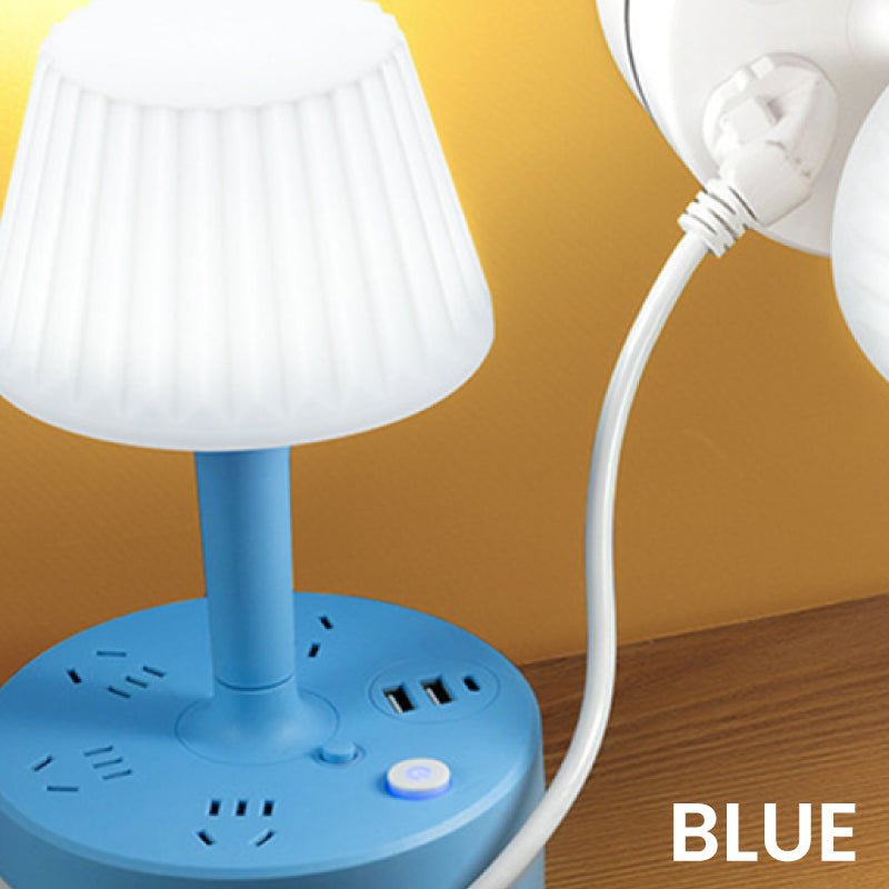 3-uttag grenuttag med 2 USB-A- och 2 USB-C-portar samt inbyggd skrivbordslampa