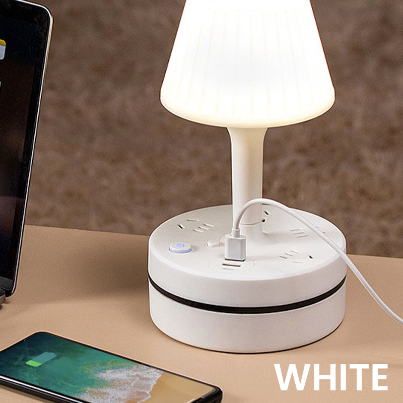 3-uttag grenuttag med 2 USB-A- och 2 USB-C-portar samt inbyggd skrivbordslampa