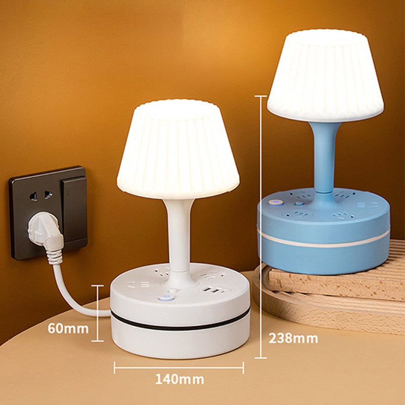3-uttag grenuttag med 2 USB-A- och 2 USB-C-portar samt inbyggd skrivbordslampa