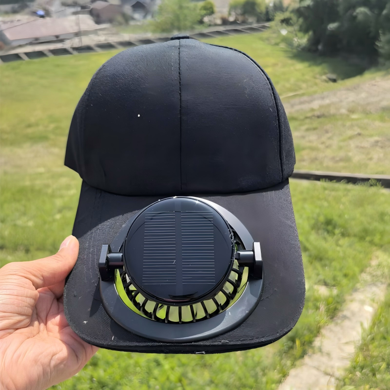 Solhatt med dubbel laddning och avtagbar fläkt
